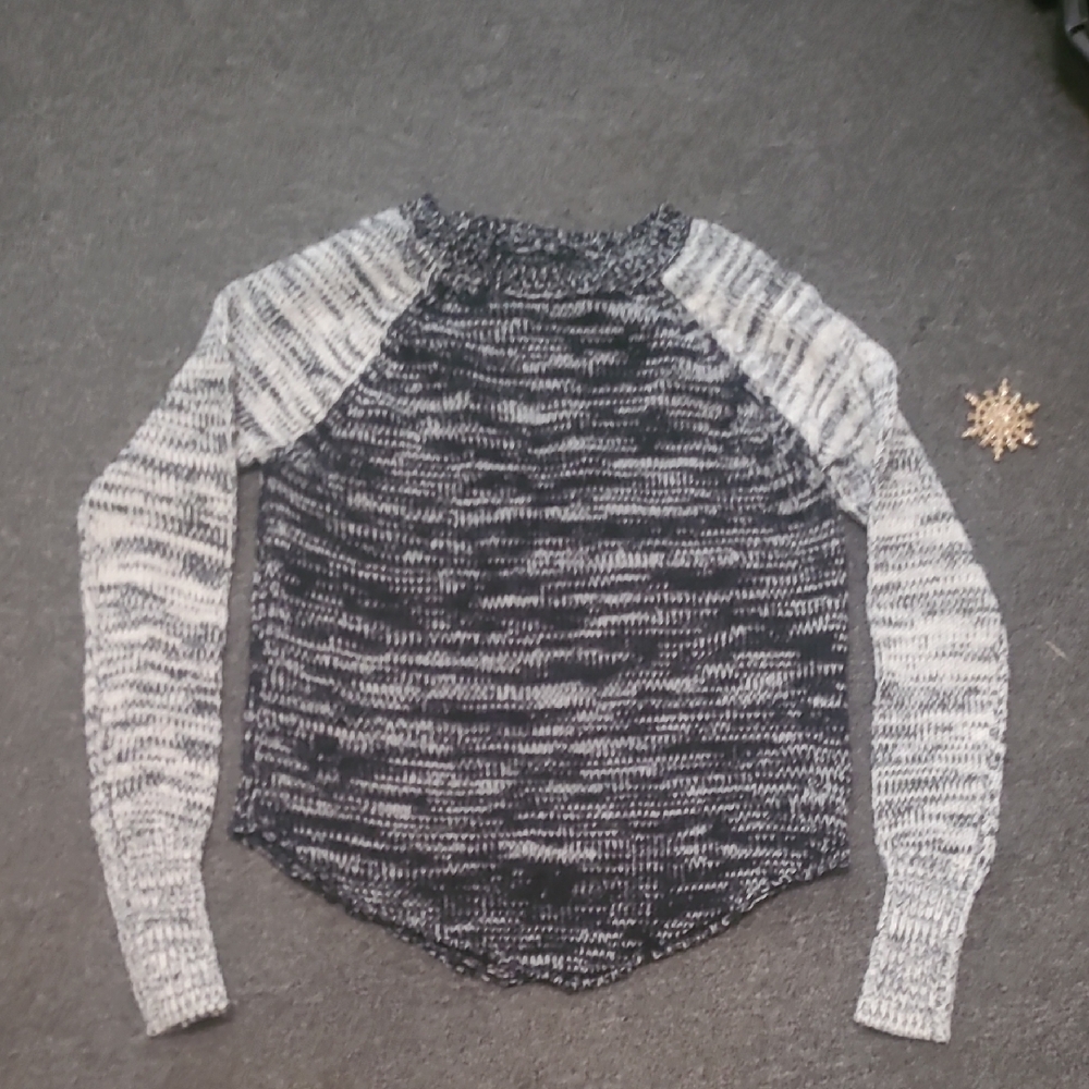 Hollister Black and Gray Knit Sweater